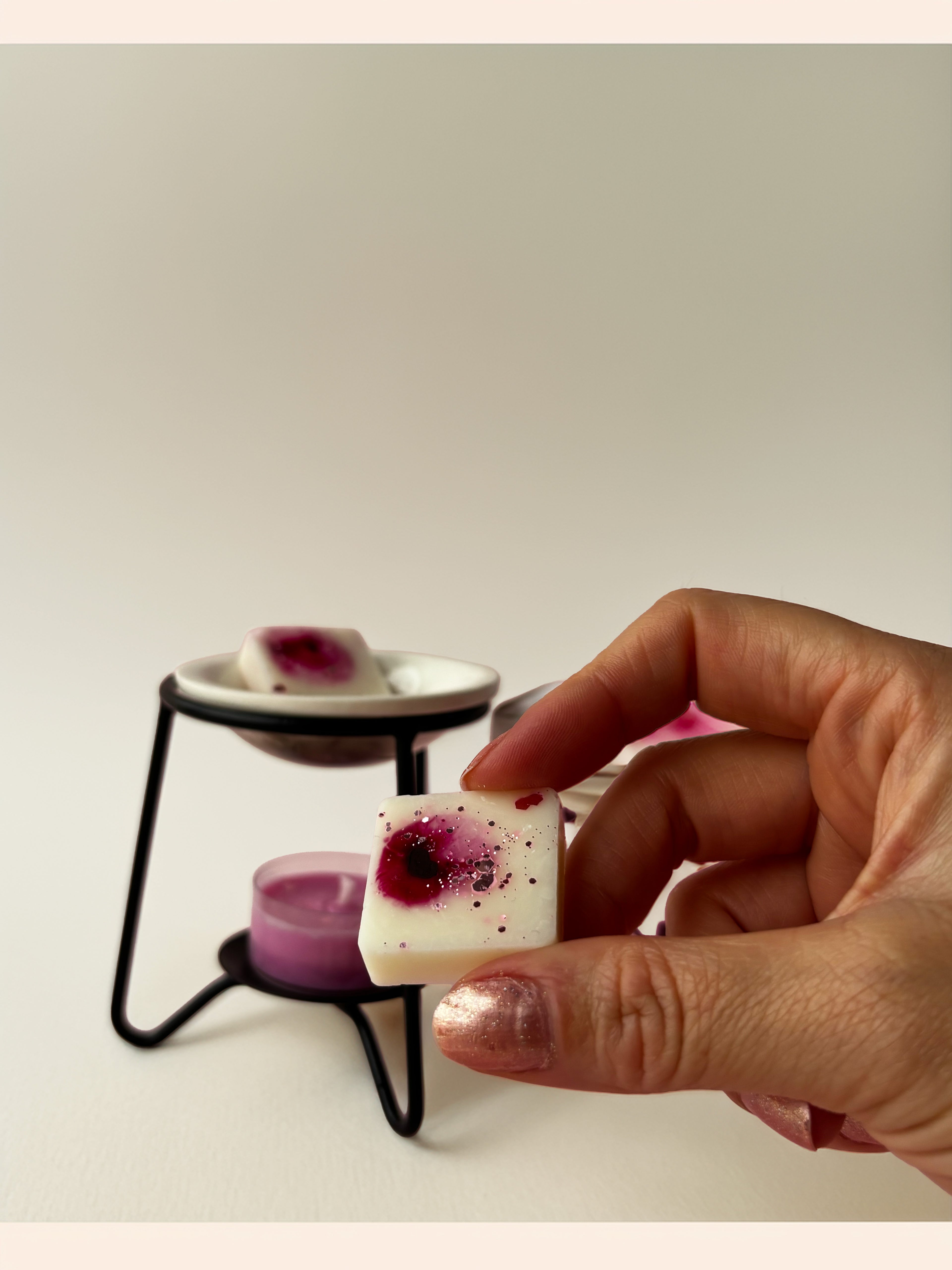 WAX MELTS | "ALL WE NEED IS LOVE" | CARAMELO SALGADO 65g